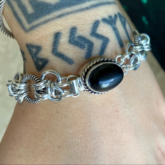 Maille onyx bracelet . Handmade maille chain & genuine onyx gemstone clasp - Picture 3 of 15